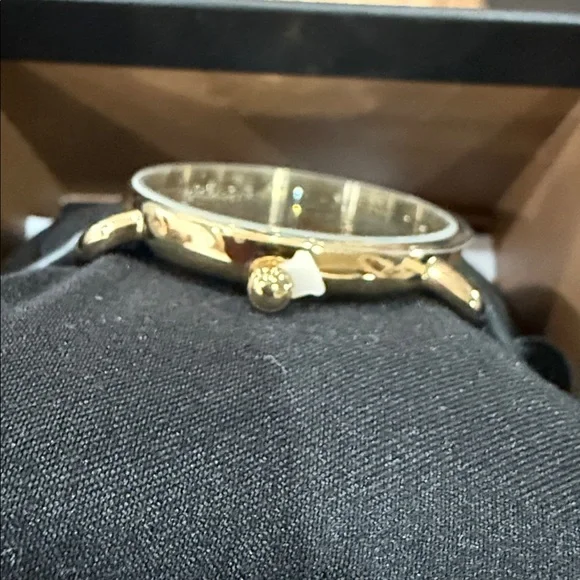 NWT Coach Watch with Green Strap and Gold Starry Face - Picture 6 of 9